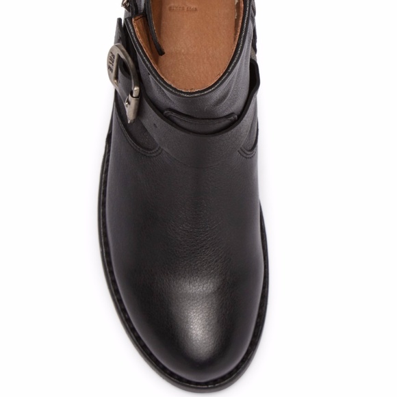 New (without box) $278 Frye Vicky Buckle Leather Boot in Black!